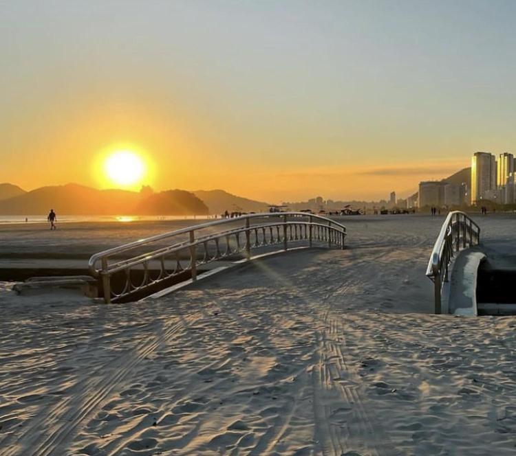 Apartamento Em Santos No Gonzaga Em Frente A Praia Extérieur photo